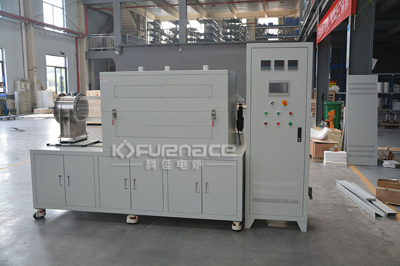 帶滑動法蘭大管徑三溫區管式爐實拍圖