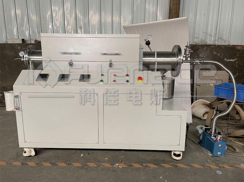 真空氣氛管式爐一般配備有真空泵組