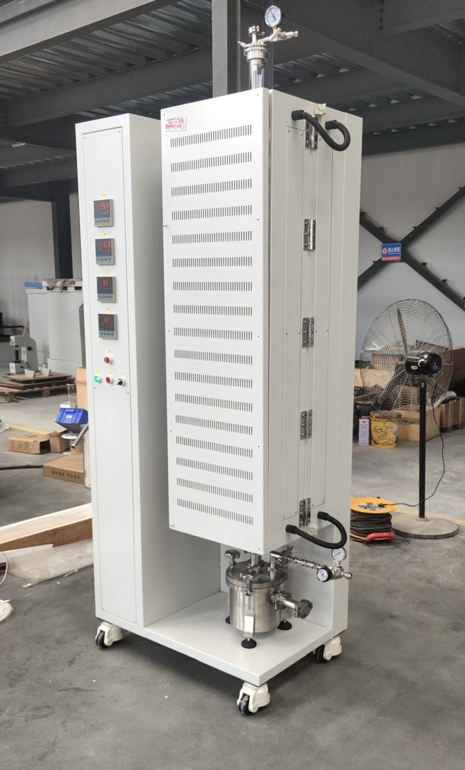 定制立式4溫區管式爐