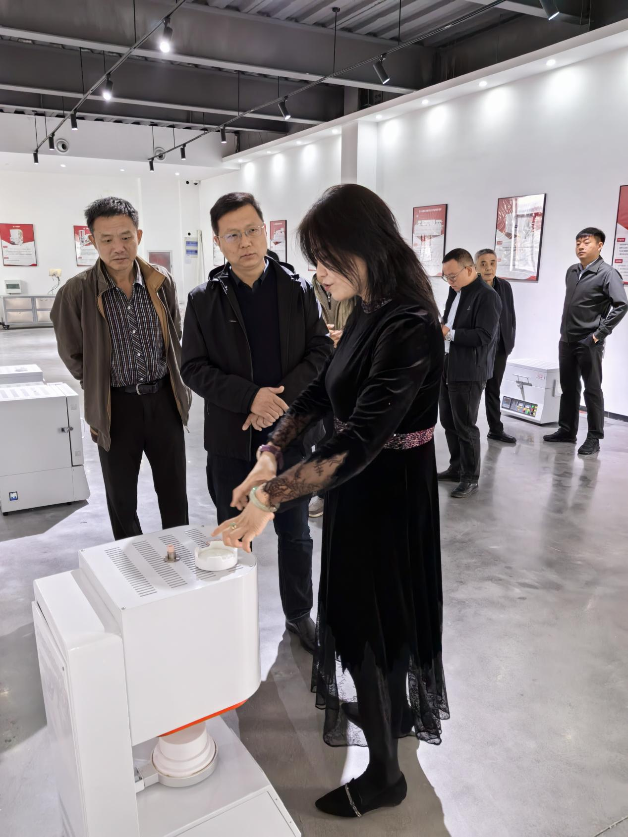 尚麗平副校長對公司產品高度贊賞 尚麗平副校長對公司產品高度贊賞