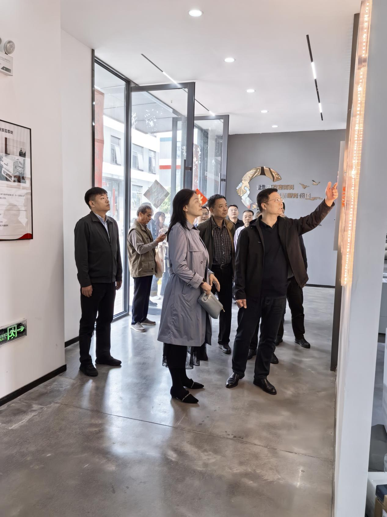 西南科技大學尚麗平副校長蒞臨鄭州科佳電爐有限公司 西南科技大學尚麗平副校長蒞臨鄭州科佳電爐有限公司